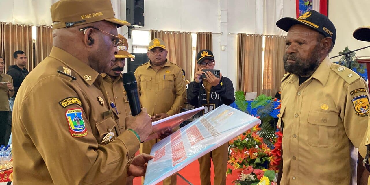 Bupati Elvis Tabuni Minta Para Kepala Kampung di Puncak Harus Gunakan Dana Desa Sesuai Aturan