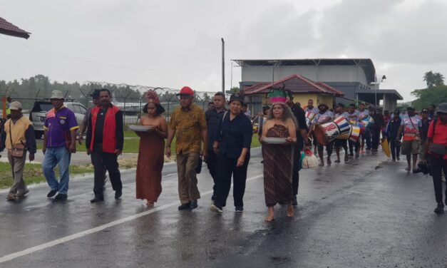 Sambutan Hangat Warga Numfor untuk Constant Karma: Sejarah dan Budaya Pulau Cantik Mendukung Pasangan BTM-CK  ‎