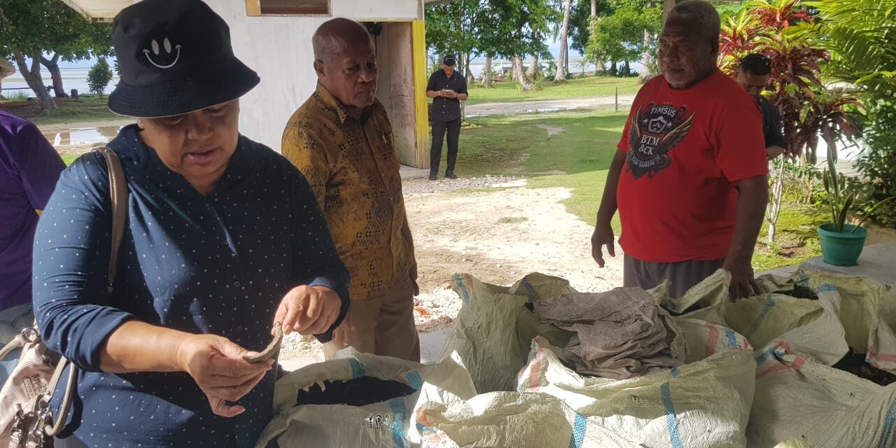 Constant Karma Ajak Warga Numfor Optimalkan Potensi Kopra