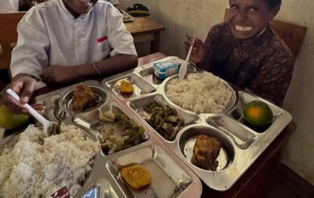 ‎Natalius Pigai Sebut MBG Langkah Nyata Membangun Generasi Sehat di Papua  ‎