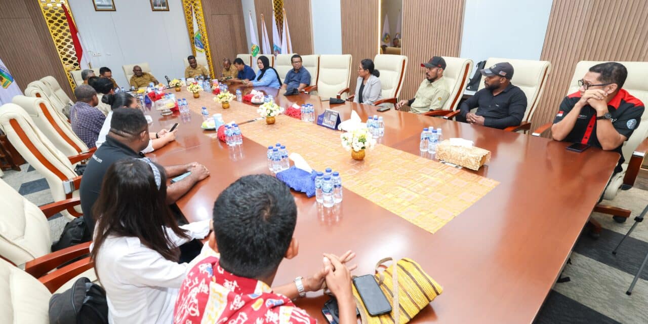 Tatap Muka Dengan Pimpinan Media, Gubernur Meki Nawipa: “Jurnalis Harus Kreatif dan Lakukan Pengkaderan Mulai Dari Sekolah”