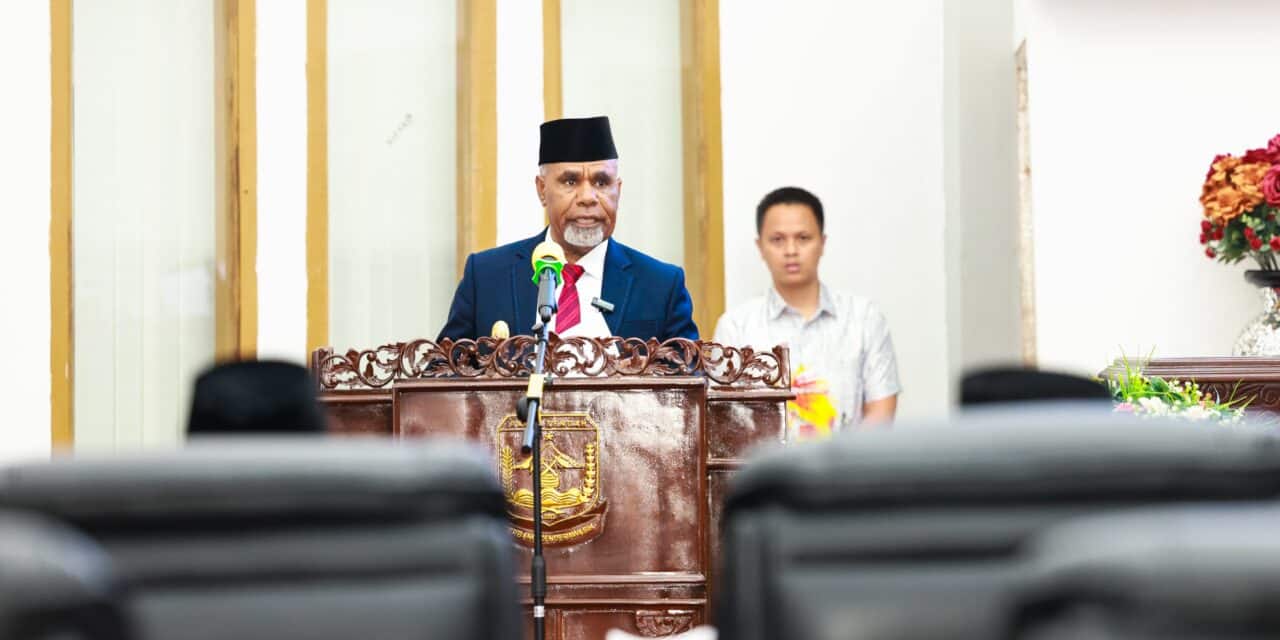 Wagub Deinas Geley Laporkan Pertanggungjawaban APBD 2024 di Rapat DPR Papua Tengah