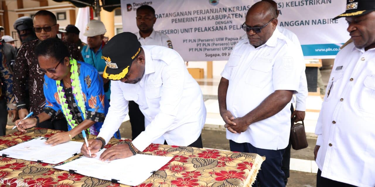 Gubernur Meki Nawipa Komitmen Wujudkan Papua Tengah Terang Hingga Wilayah Pedalaman