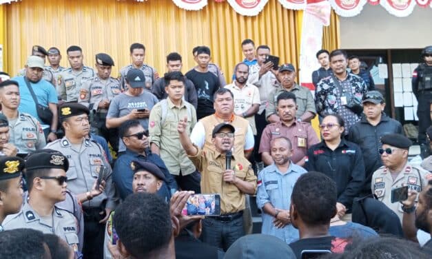 Terima Demo Massa Soroti Dugaan Keterlibatan Polisi di PSU; Ketua Bawaslu Papua : “Ini Kekuatan Bagi Kami”  ‎
