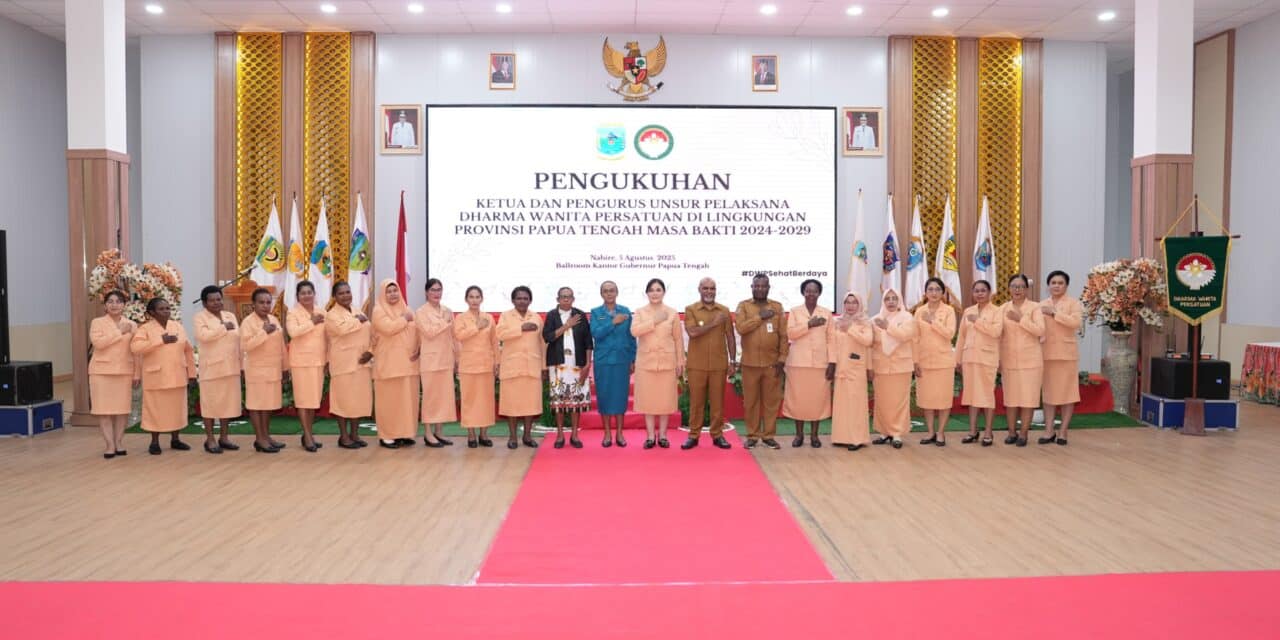 Kukuhkan Pengurus DWP Papua Tengah, Wagub Deinas Geley Ingatkan Peran Wanita Sebagai Tiang Keluarga