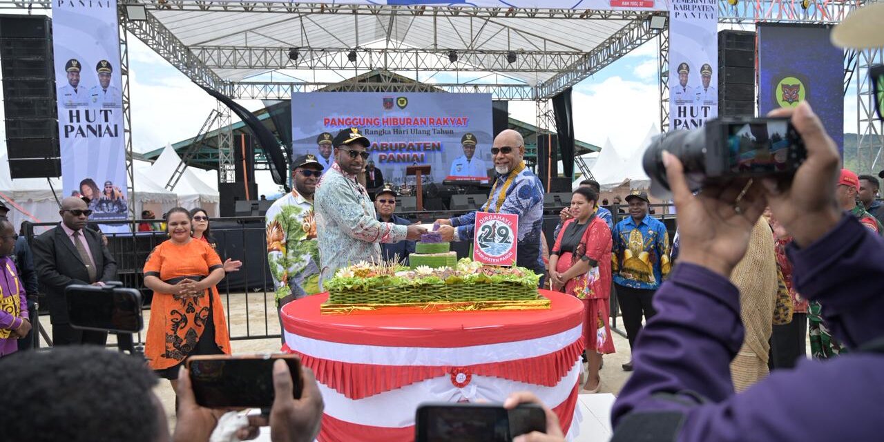 Hadiri HUT ke-29 Kabupaten Paniai, Wagub Deinas Geley: “Paniai Penggerak Utama Kemajuan Papua Tengah”
