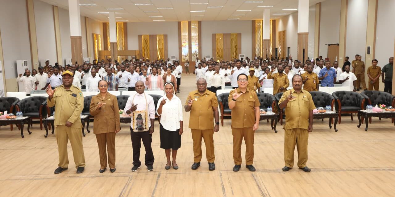 Gubernur Meki Nawipa Menyoroti Rendahnya Capaian Pendidikan di Papua Tengah
