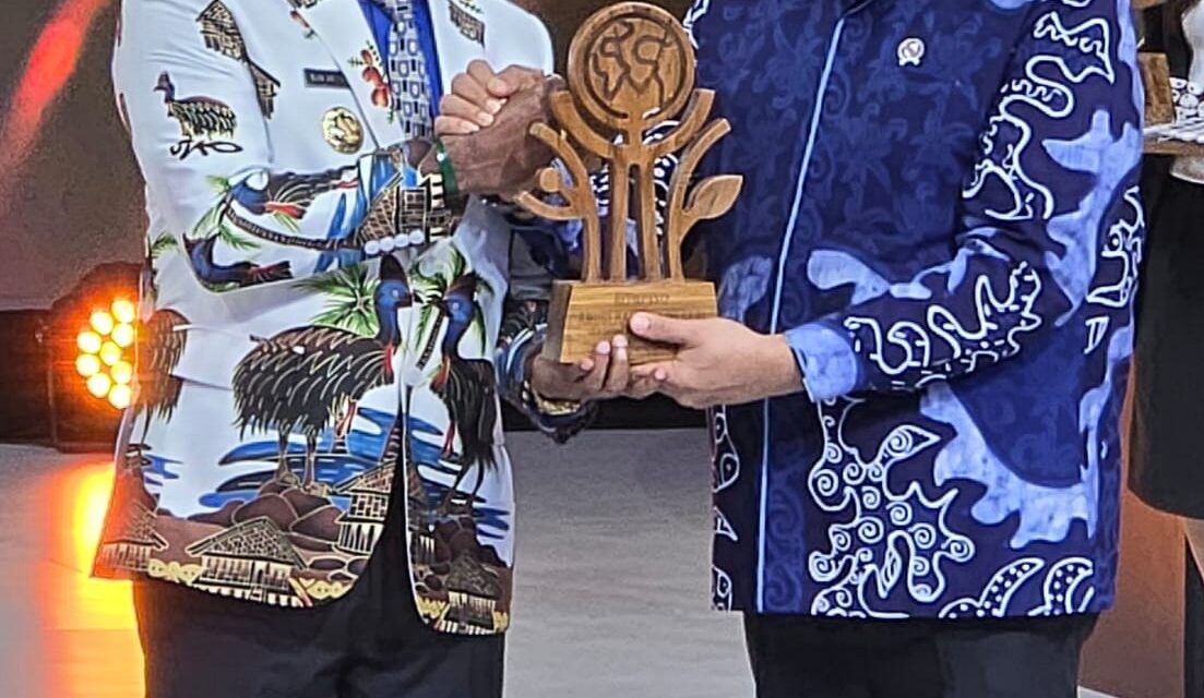 Bupati Elvis Tabuni Terima Penghargaan Anugerah Cita Negeri Dari Kompas TV