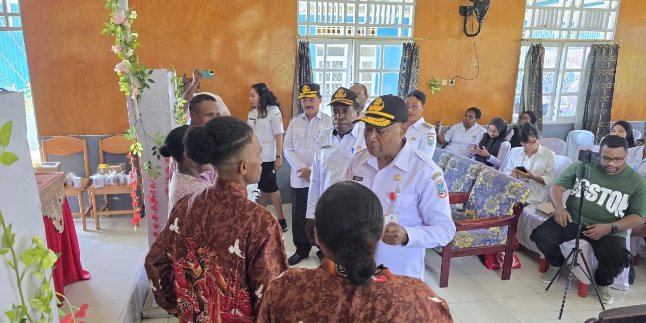 Dukcapil Papua Tengah Gelar Nikah Massal dan Terbitkan Adminduk di Distrik Teluk Kimi-Nabire