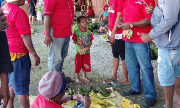 Bangkitkan Ekonomi Rakyat, DPC PDIP Pegubin Ajak Belanja di Pasar Baru Mimalkatop