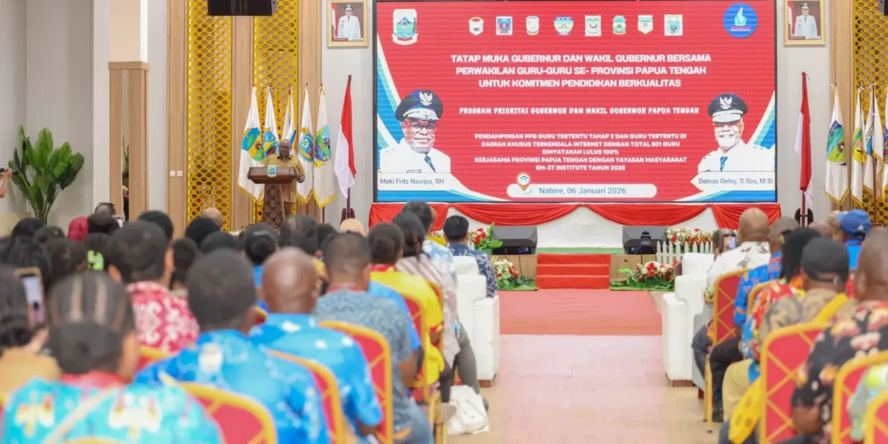 Pastikan Guru Hidup Layak, Gubernur Papua Tengah Serahkan SK Kelulusan 801 Guru PPG