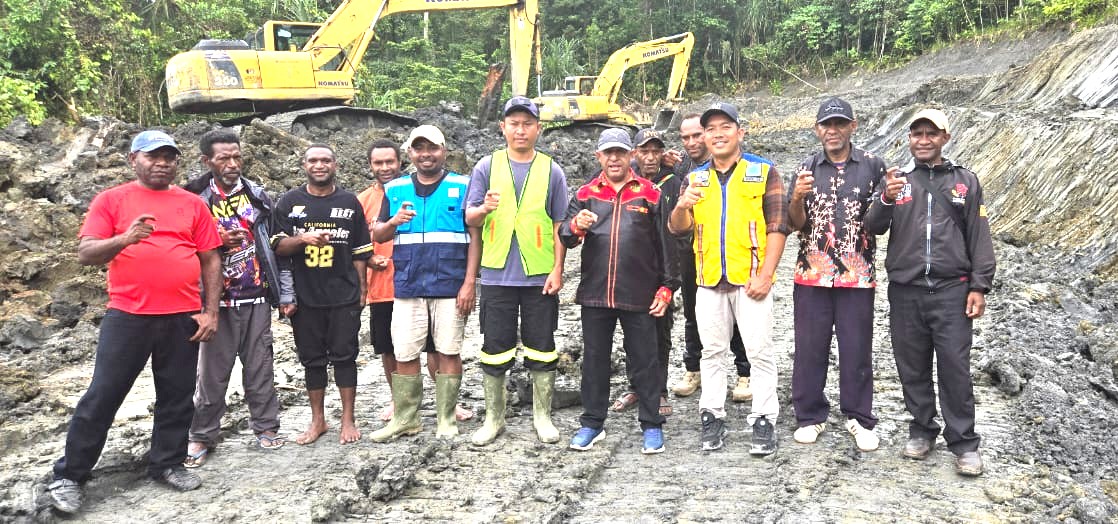 Pantau Pengerjaan Jalan Oksibil-Waropko, Bupati Spei Bidana Pastikan 2027 Sudah Rampung
