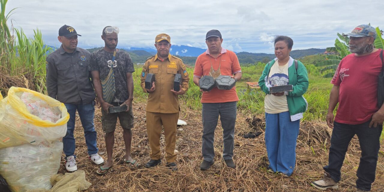 Daur Ulang Sampah Jadi Paving Block, Bupati Spei: “Ini Inovasi Pembangunan Berkelanjutan Yang Ramah Lingkungan”
