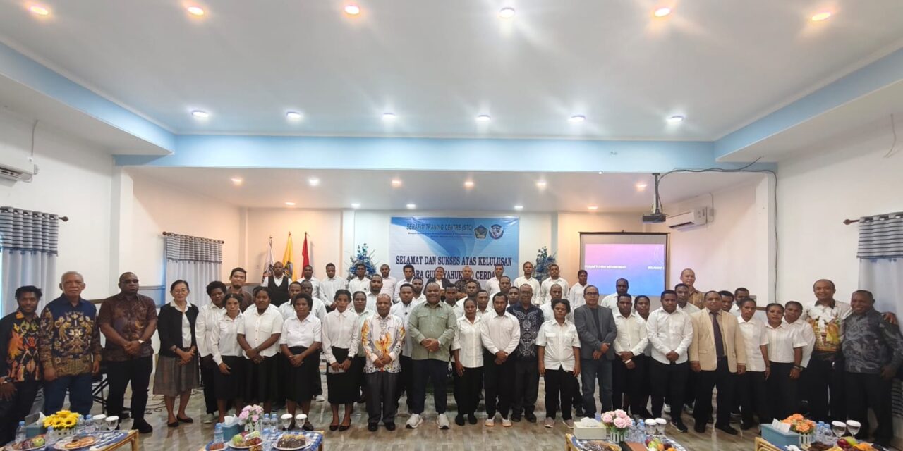 41 Guru Lulus Training Yayasan Serafim, Bupati Didimus: “Kalian Adalah Misionaris Pendidikan di Yahukimo”