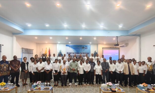 41 Guru Lulus Training Yayasan Serafim, Bupati Didimus: “Kalian Adalah Misionaris Pendidikan di Yahukimo”