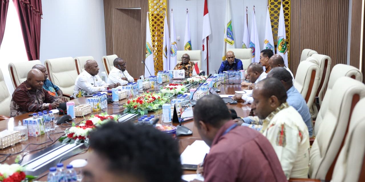 Gubernur Papua Tengah Perintahkan Tiga Bupati Berangkat ke Kapiraya Selesaikan Konflik
