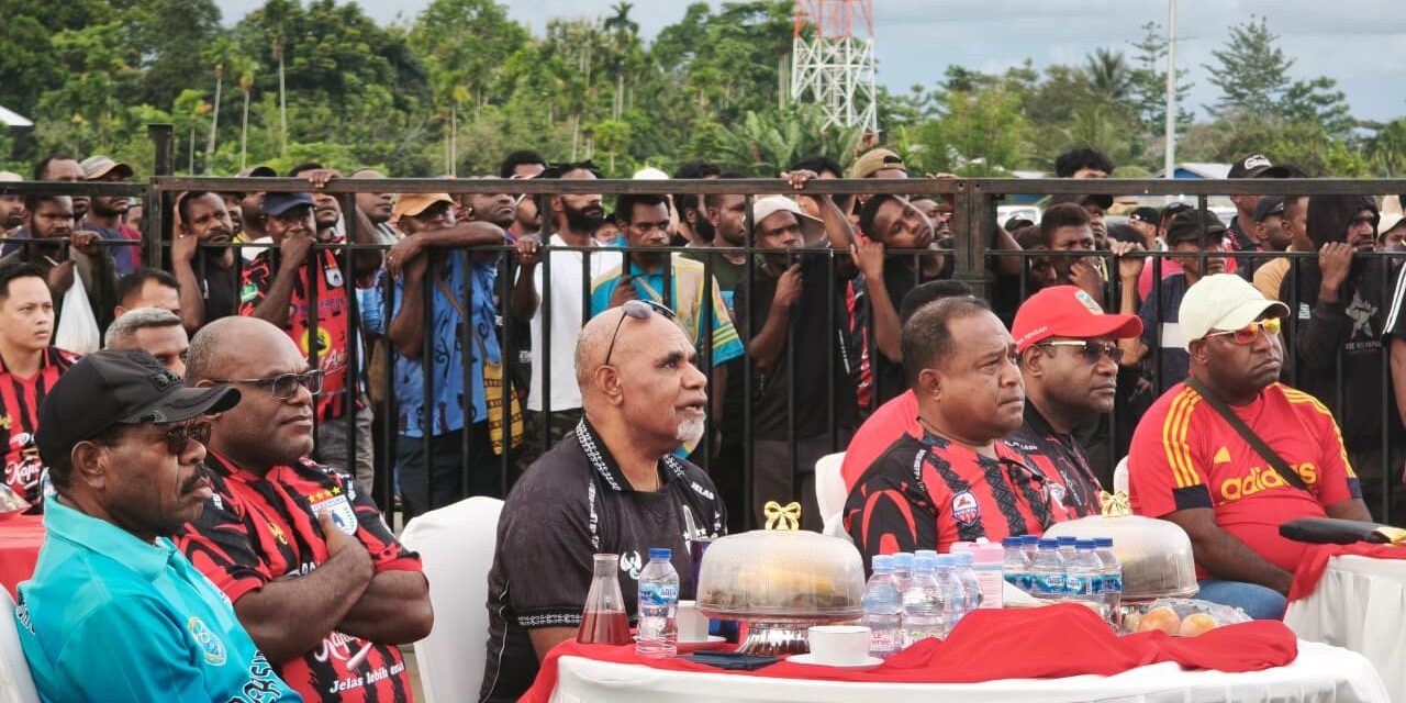 Undang Tim Persipura ke Nabire, Gubernur Meki Nawipa: Perjuangan, Keringat dan Pengabdian Tim Layak Diapresiasi Tinggi!