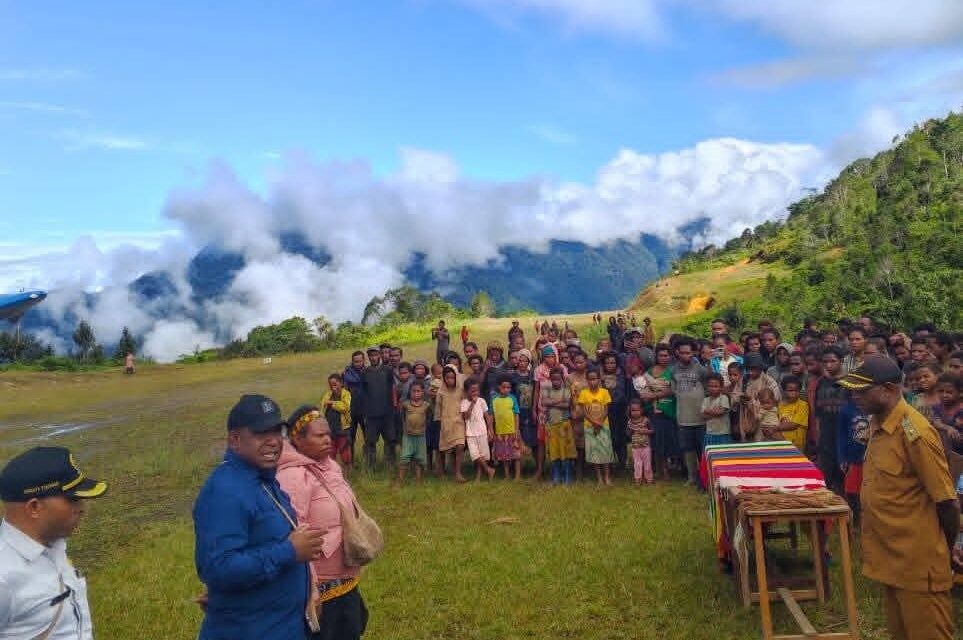 Penyerahan Dana Desa 12 Kampung Distrik Alimsom Kabupaten Pegunungan Bintang