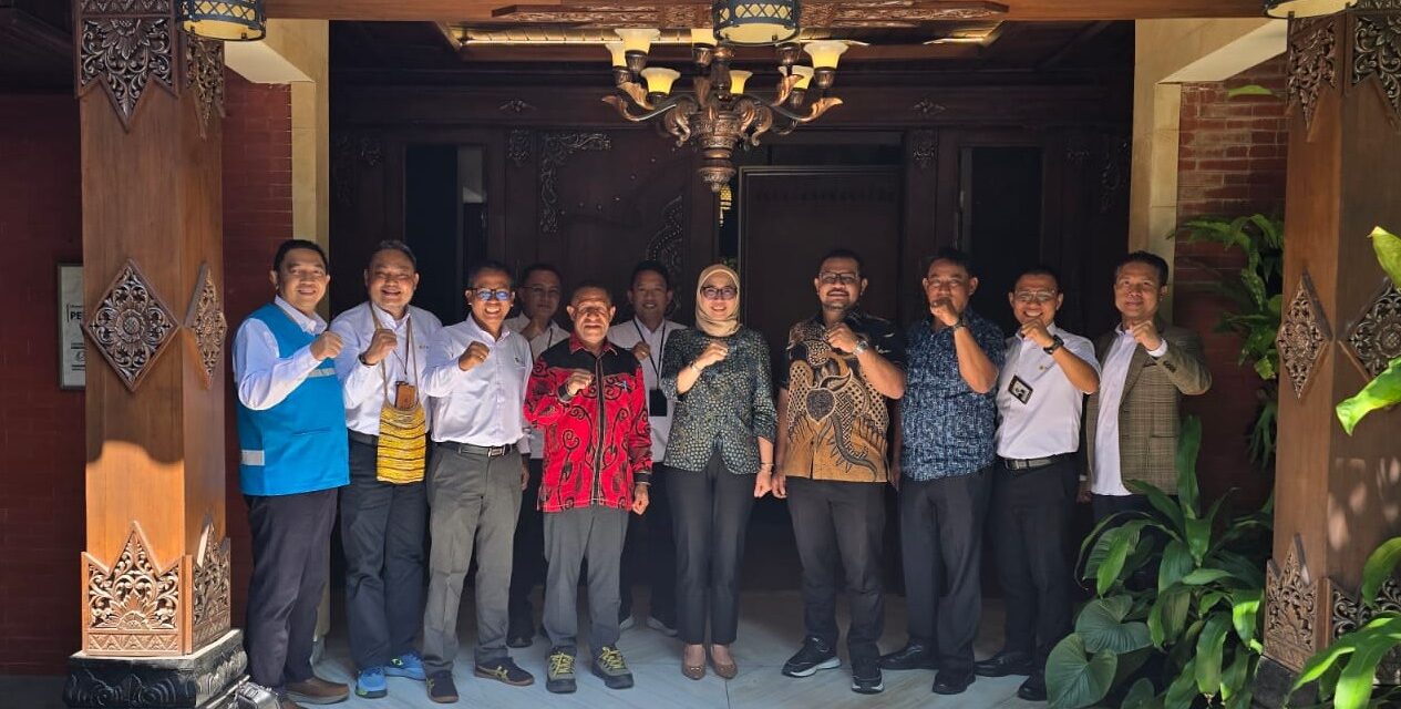 Dampingi Bupati Spei Bertemu Direksi PLN, Arif Uopdana Dorong Layanan Listrik 24 Jam di Kota Oksibil