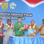 Resmi Serahkan 316 Calon Mahasiswa Ke Binterbusih, Sekda Puncak: “Disiplin Belajar dan Jaga Nama Baik Daerah”