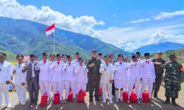 Ketika Merah Putih Mengibarkan Harapan Rakyat di Langit Kiwirok