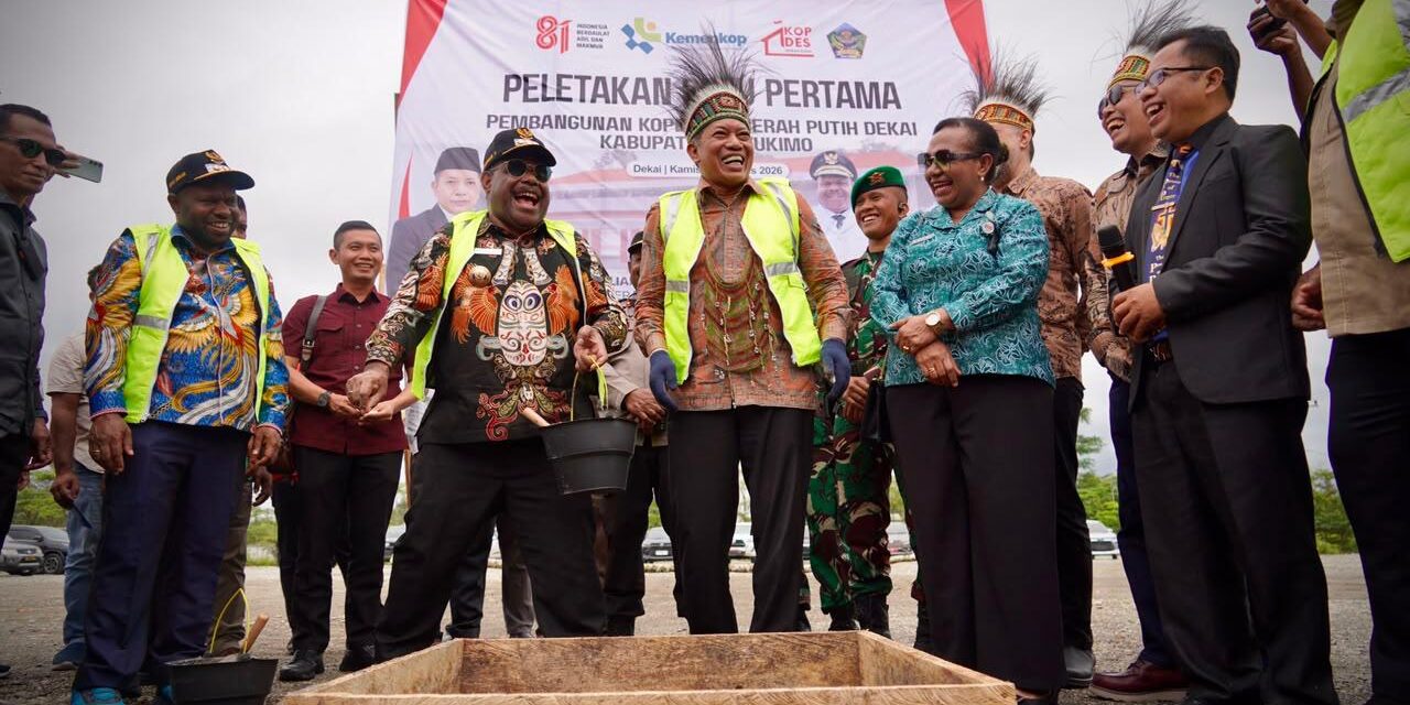 ‎Tepis Isu Tidak Kondusif, Menkop Ferry Juliantoro Kunker Resmikan Pembangunan Koperasi Desa dan Tinjau SPPG di Yahukimo  ‎