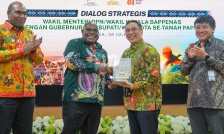 Gubernur Meki Nawipa Paparkan Rencana Aksi Percepatan Pembangunan Papua Dalam Dialog Strategis Bappenas di Timika
