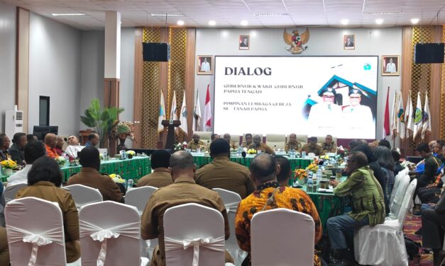 Gubernur Meki Nawipa Minta Suara Profetis Gereja Atasi Persoalan di Papua Tengah