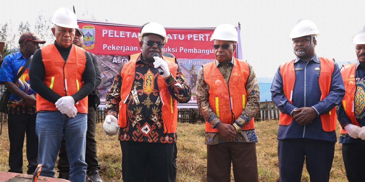 Gubernur Meki Letakkan Batu Pertama Pembangunan Sekolah Berpola Asrama di Ilaga Dukung Program SSH